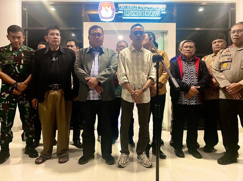 Konferensi pers kpu Provinsi Bengkulu menyatakan pilkada tetap berjalan sesuai jadwal