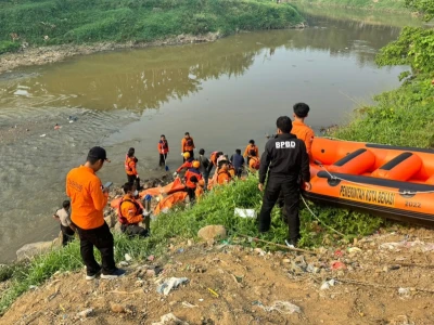 Keluarga Sebut 7 Remaja Menceburkan Diri ke Sungai dan Hanyut karena Takut Dikejar Polisi